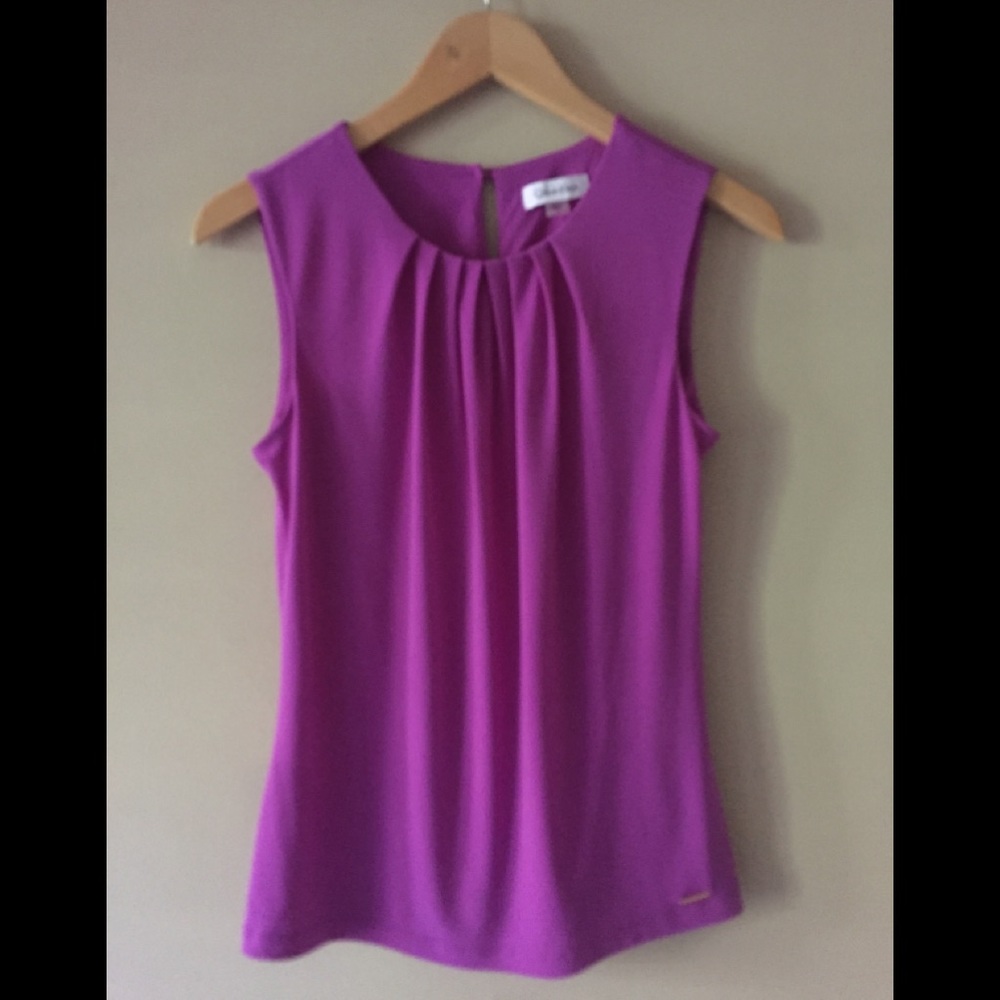 Sleeveless form fitting top, small
